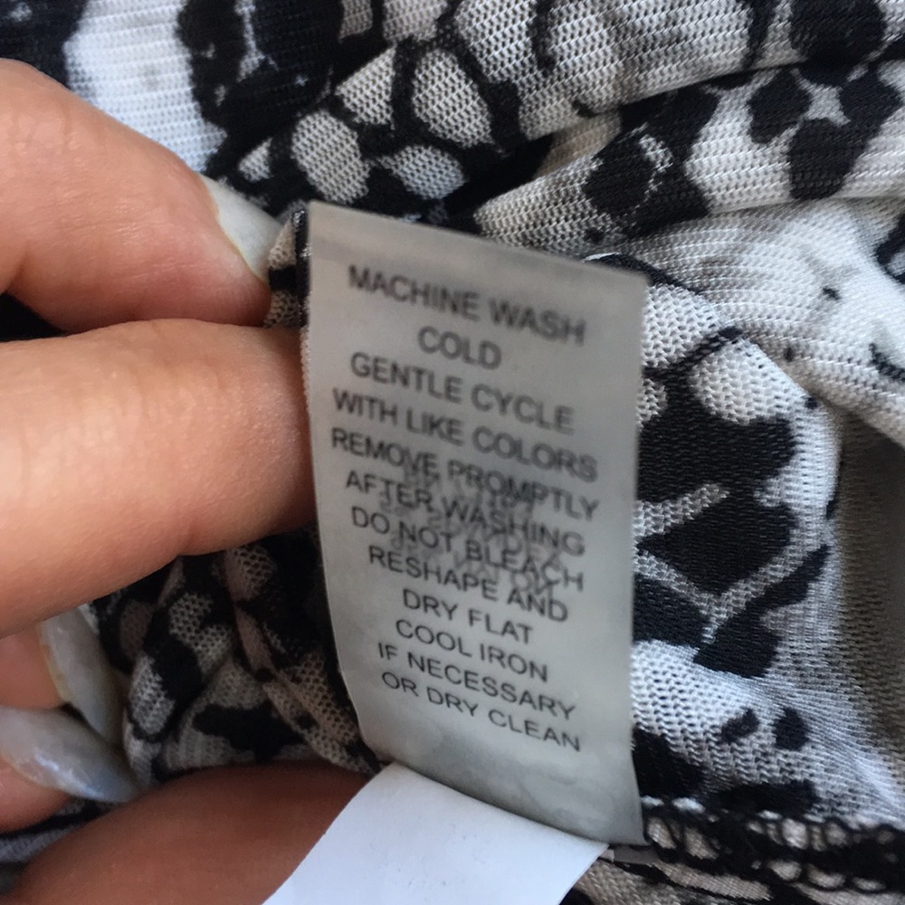 🔴Black/White/Grey Animal Print Top - Picture 8 of 8